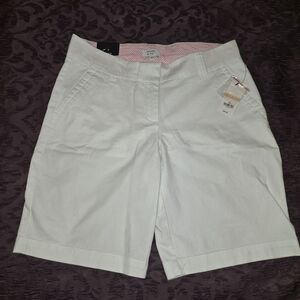Crown & Ivy Women's Shorts Size 2. White. NWT